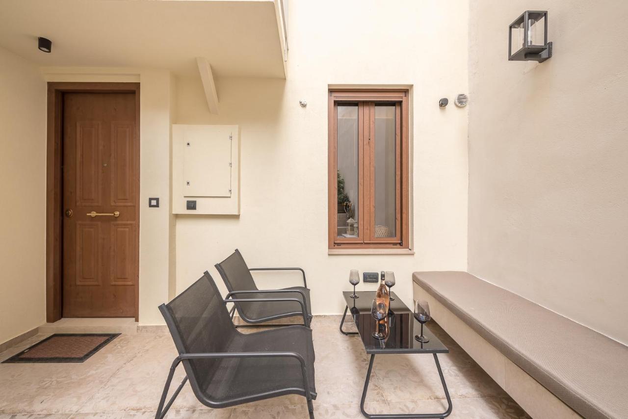 Apollonos 28 Luxury Suites Атина Екстериор снимка
